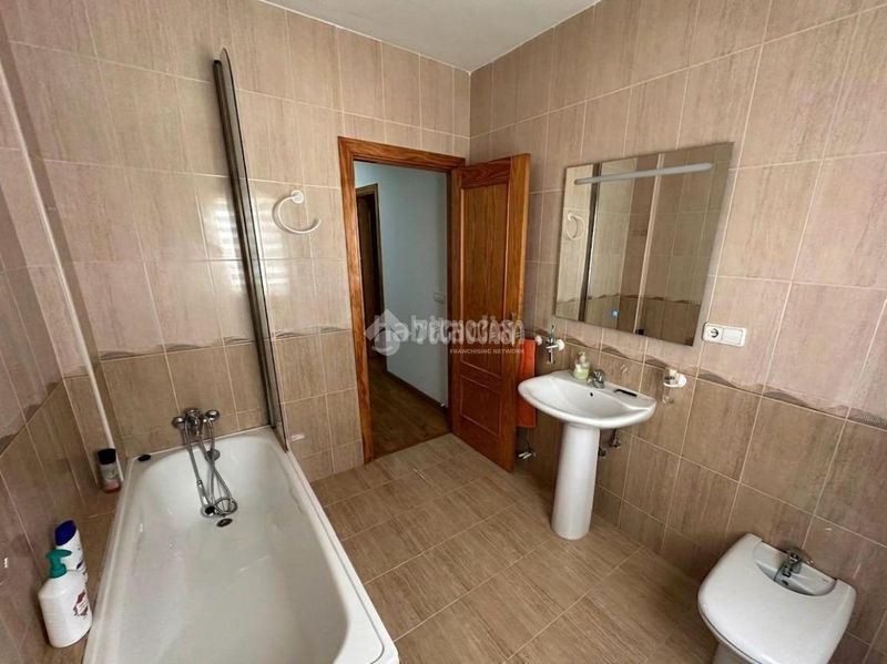 Foto 42d0804c-5bb7-4416-9564-3d92db89952c. Casa aparellada amb calefacció aparcament a Mengíbar