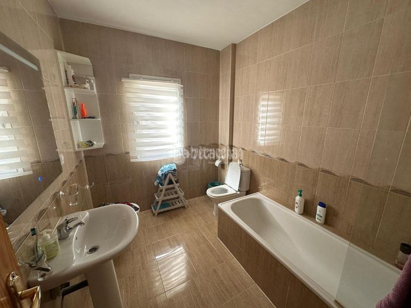 Foto e693db71-65bd-4e84-b824-8d4b955d83a8. Casa aparellada amb calefacció aparcament a Mengíbar