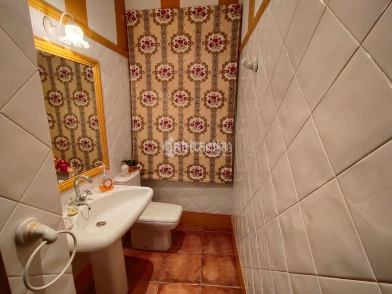 Foto 0b4a99a2-5638-4010-aa10-e7f8ea340c15. Casa aparellada a Mengíbar