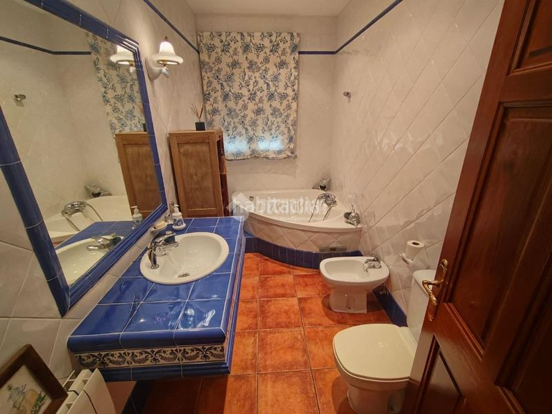 Foto 1c5dcd57-5442-4c82-86b8-6381c2921b97. Casa aparellada a Mengíbar