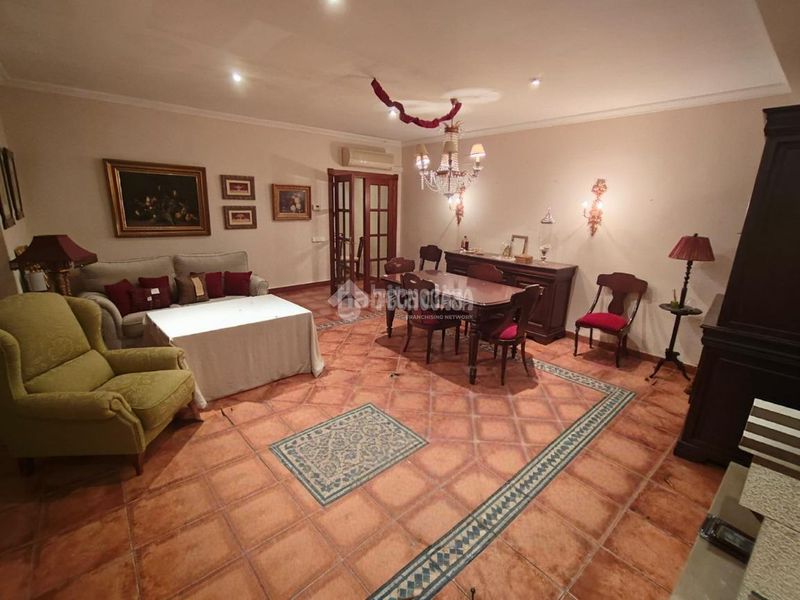 Foto 6edf63df-d6a7-4e2d-bbbf-6a5e24ef9e09. Casa aparellada a Mengíbar