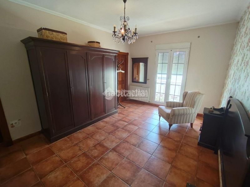 Foto 9c203ae1-42e9-4125-b837-477c058e5b9e. Casa aparellada a Mengíbar