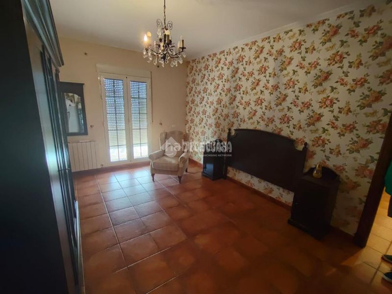 Foto bb6922da-64f9-47a1-86f4-40df9d29d3ee. Casa aparellada a Mengíbar