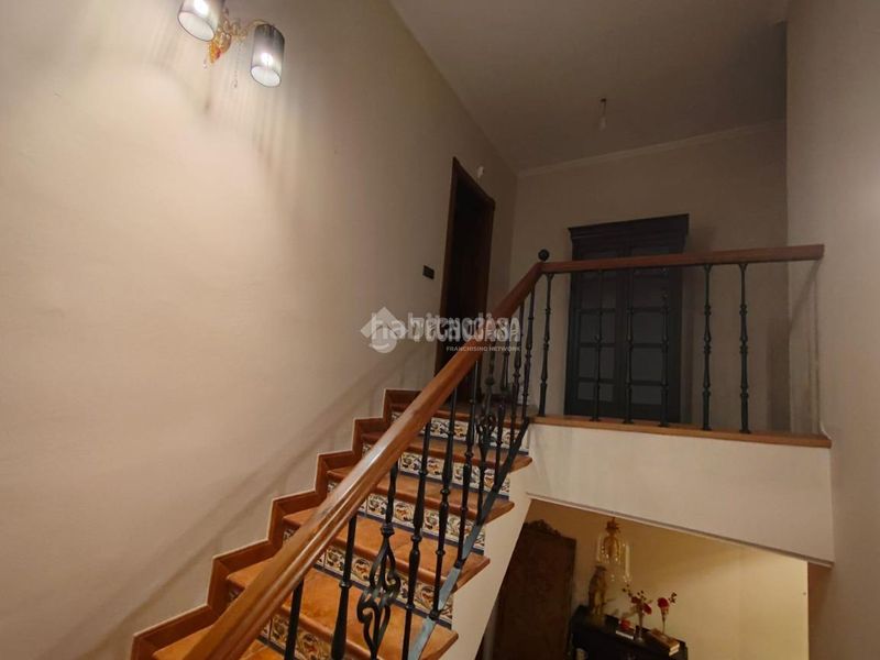 Foto d033058a-a182-4f21-a6f1-8b929851a83f. Casa aparellada a Mengíbar