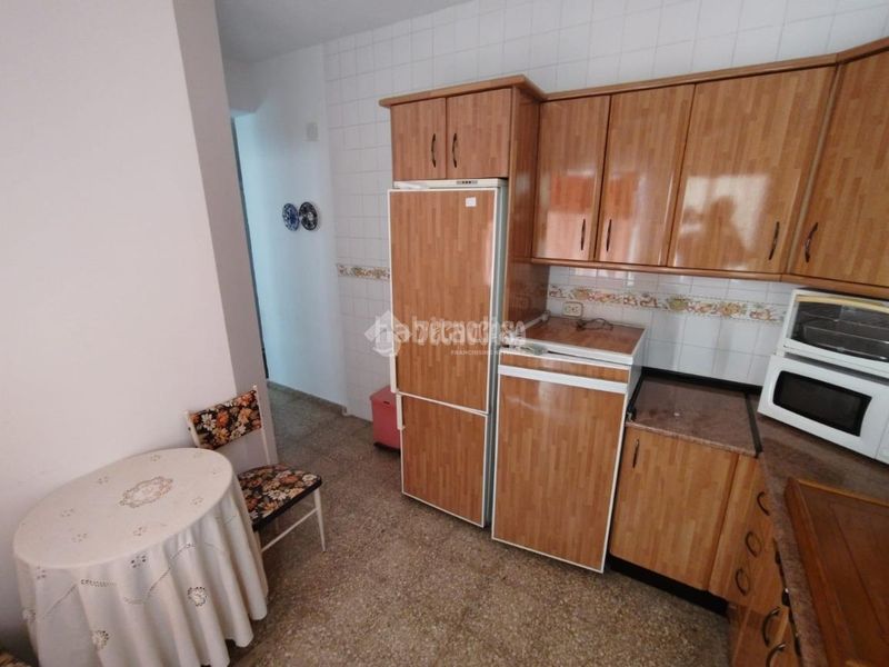 Foto 229954db-f001-42c6-a6d6-a312944e6914. Casa aparellada amb aparcament a Mengíbar