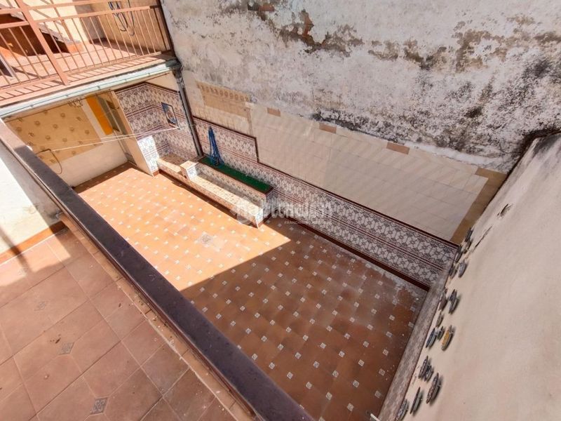 Foto a09df729-e727-4bef-8d6f-29852af294df. Casa aparellada amb aparcament a Mengíbar
