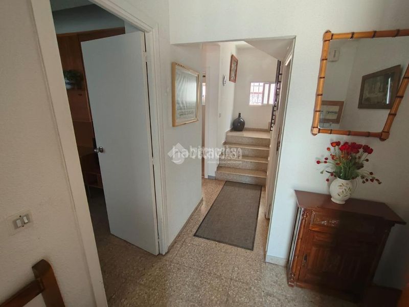 Foto a6b6a7dd-5b64-4d23-8563-d424a56bee10. Casa aparellada amb aparcament a Mengíbar