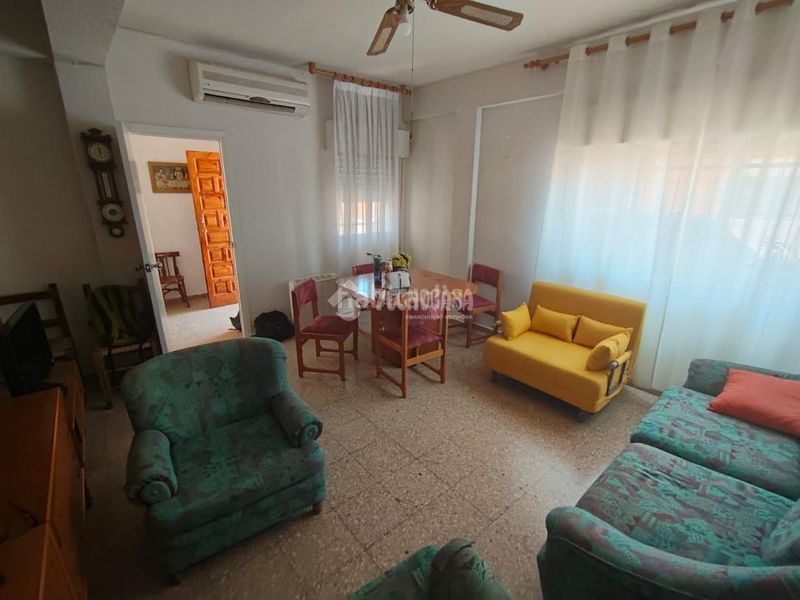 Foto bf6ee5b7-f915-4e91-b2c1-32dd69d82d16. Casa aparellada amb aparcament a Mengíbar