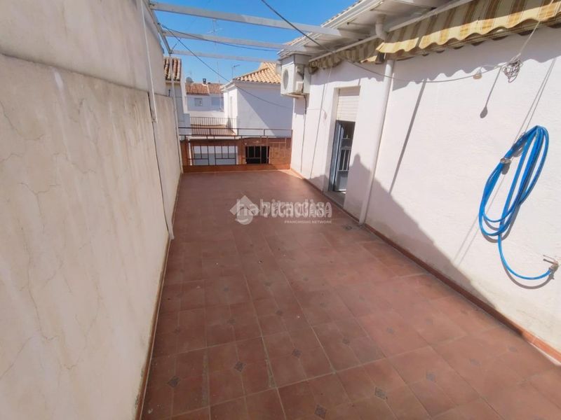Foto c78ed77e-96e2-4114-8758-797dd0c19ce6. Casa aparellada amb aparcament a Mengíbar