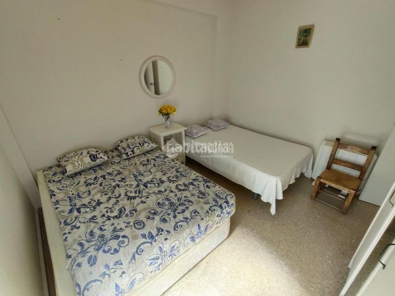 Foto f65f7e85-e1e7-4f38-bcd2-eb9c69ea4c88. Casa aparellada amb aparcament a Mengíbar