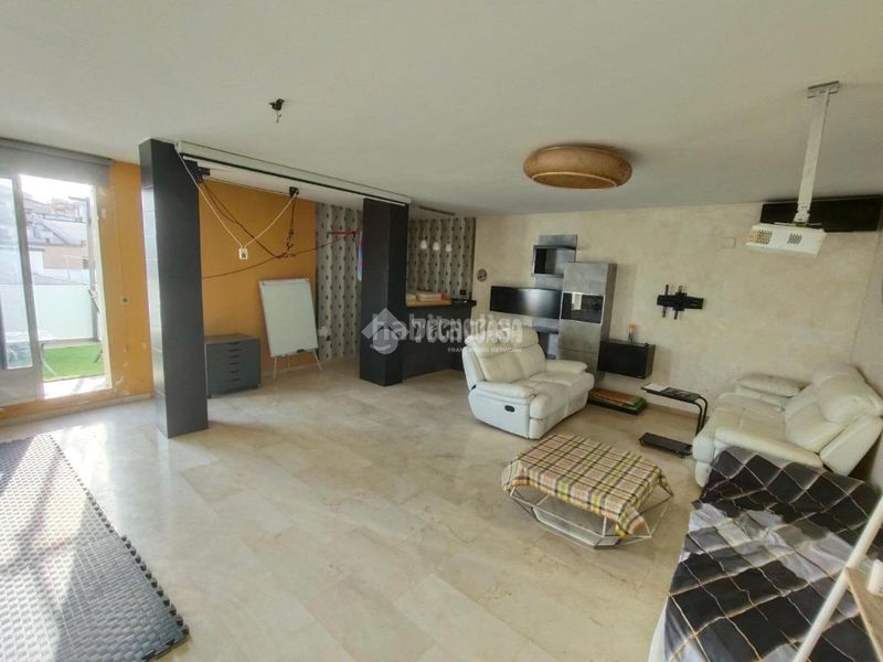 Foto 4d8bd286-a704-4482-9f8c-e35ae24ba7e1. Piso  en venta en Mengíbar