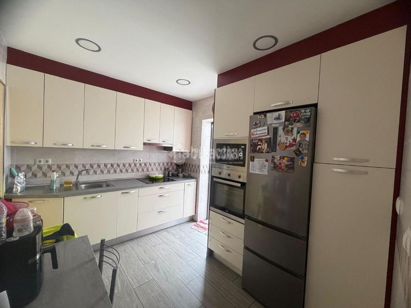 Foto 1f9a435b-6166-4ea0-8c6b-7e5e0631f6d6. Casa aparellada amb calefacció a Mengíbar