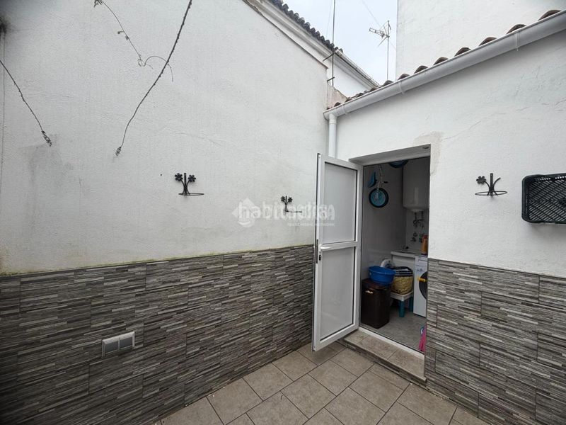 Foto cd36cdec-6b83-43cf-9e28-05ffd0664807. Casa aparellada amb calefacció a Mengíbar