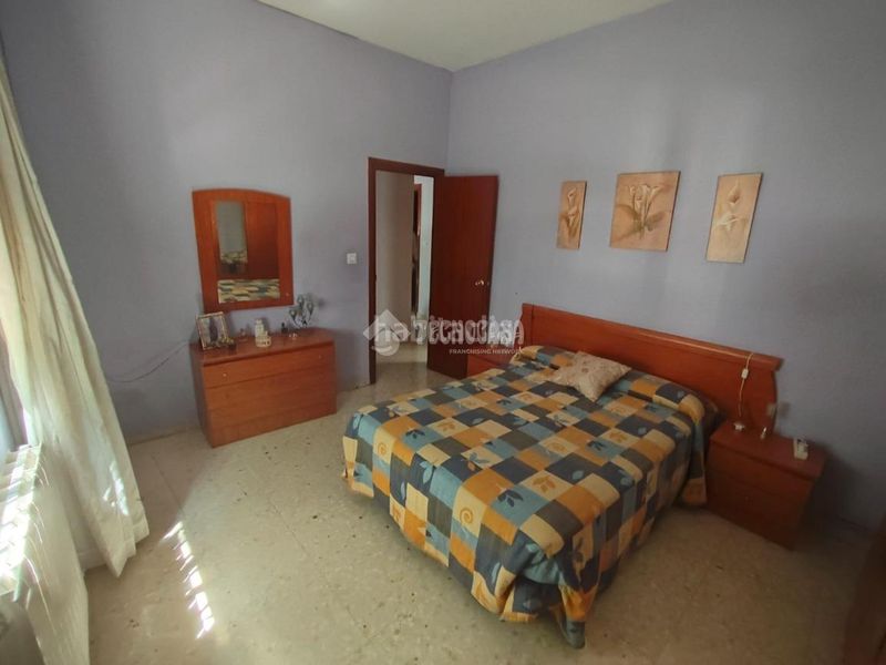 Foto fe42f26a-bc9a-4448-9c97-87cd8a9fc1e3. Pis a Mengíbar