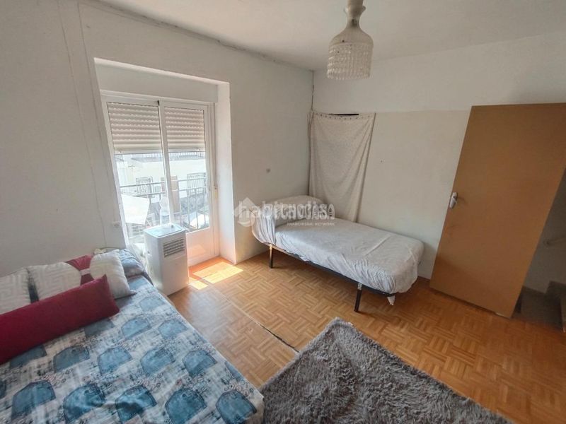 Foto 7d19621d-97a0-4494-a98c-d928155382ba. Casa aparellada amb aparcament a Espeluy
