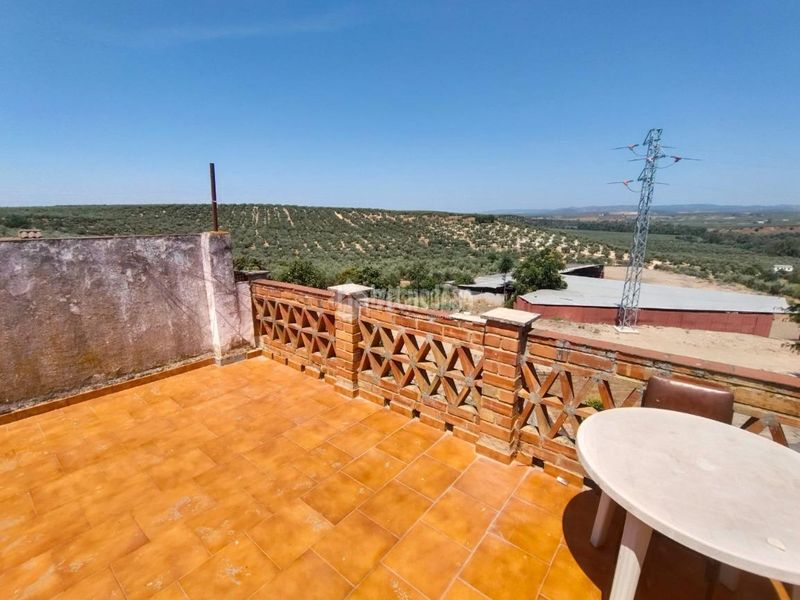 Foto 87fd069d-0bc2-44b4-9ad3-fb61405badb3. Casa aparellada amb aparcament a Espeluy