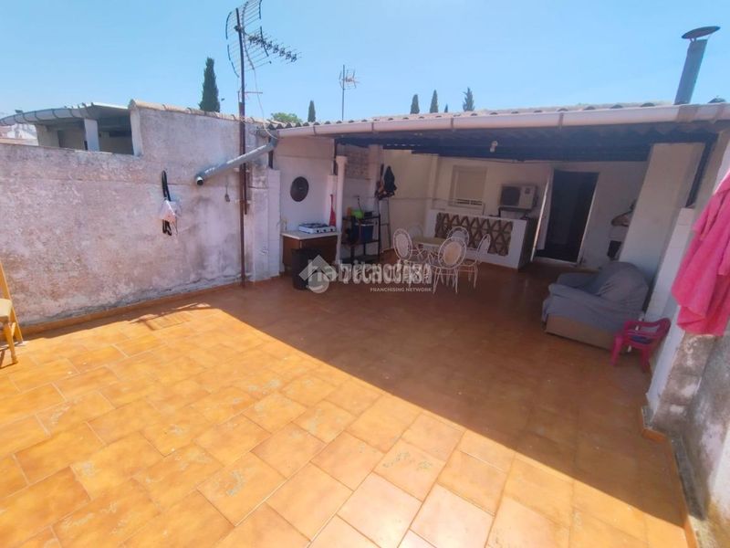 Foto ea79eba0-c9f9-41f9-a029-4393976a4f61. Casa aparellada amb aparcament a Espeluy