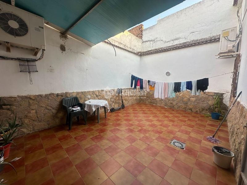 Foto 4cf12afc-e2c1-4986-8960-48a052a05632. Casa aparellada a Mengíbar