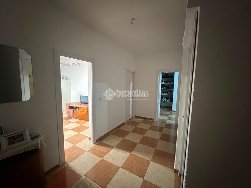 Foto 6b687dfd-380f-4cd0-b2ce-1cd3ac2fa711. Casa aparellada a Mengíbar
