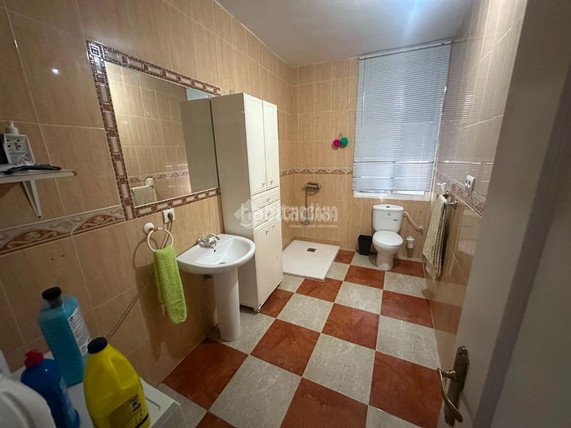 Foto 86b39dd0-dfb4-4c4b-a1ff-e893ad159752. Casa aparellada a Mengíbar