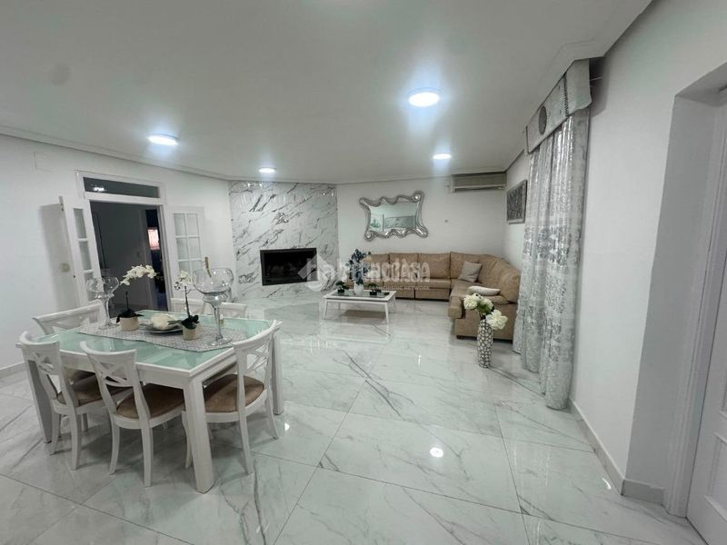 Foto a37438b8-daa7-43b8-b182-52966c4dbd89. Casa aparellada a Mengíbar