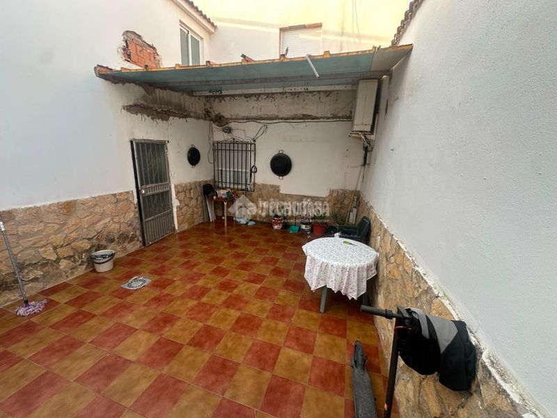 Foto a6faf69f-5c14-4bc9-84fa-1e55fcf0aaab. Casa aparellada a Mengíbar