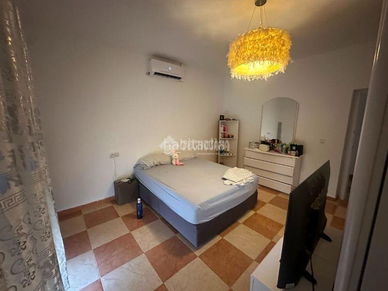 Foto bdf2beb3-84f7-4610-b505-f72d48f82098. Casa aparellada a Mengíbar