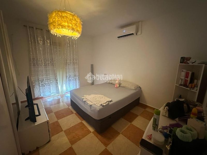 Foto cd983b98-7a14-45da-995f-b3be9fe574c5. Casa aparellada a Mengíbar