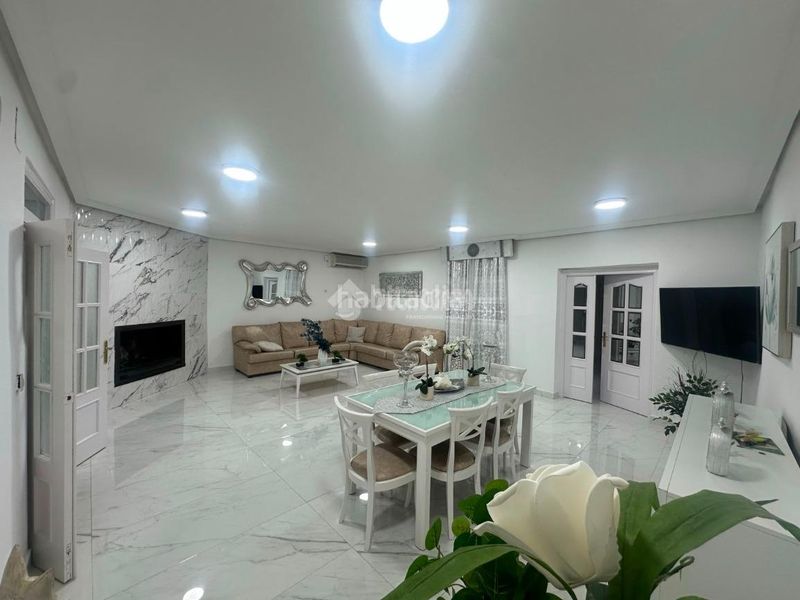 Foto f63c5b77-7ad2-477e-8aeb-f4e4129d968f. Casa aparellada a Mengíbar