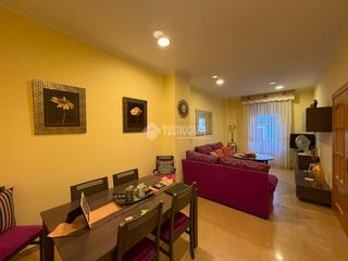 Casa bifamiliare in Jabalquinto. Casa en venta en jabalquinto