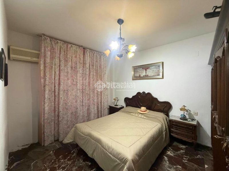 Foto 4170d7f6-4d47-4b02-9b26-f850e19aeee4. Casa aparellada amb aparcament a Mengíbar