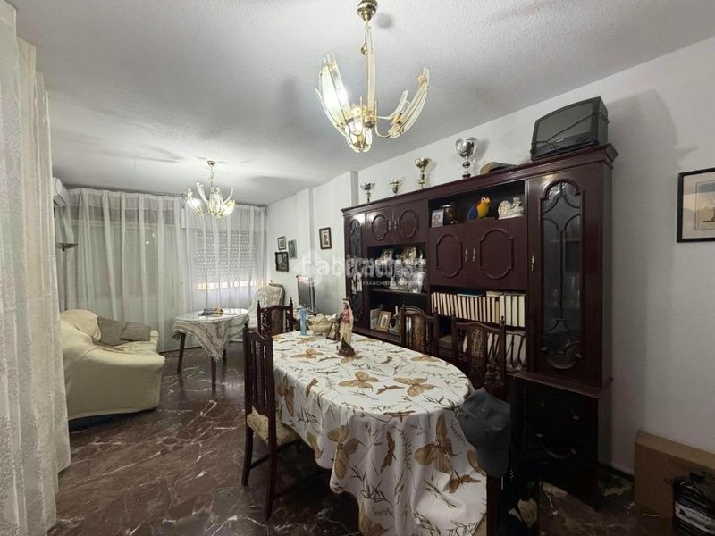 Foto 46665b08-c023-4d1e-9e59-1d02d21f81ce. Casa aparellada amb aparcament a Mengíbar