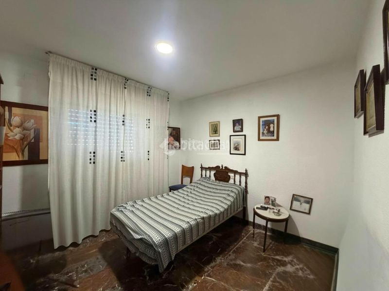 Foto aaf73cd8-5683-47bd-83e5-78a1ede355d9. Casa aparellada amb aparcament a Mengíbar