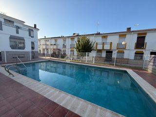 Casa aparellada a Mengíbar. Casa en venta en mengíbar
