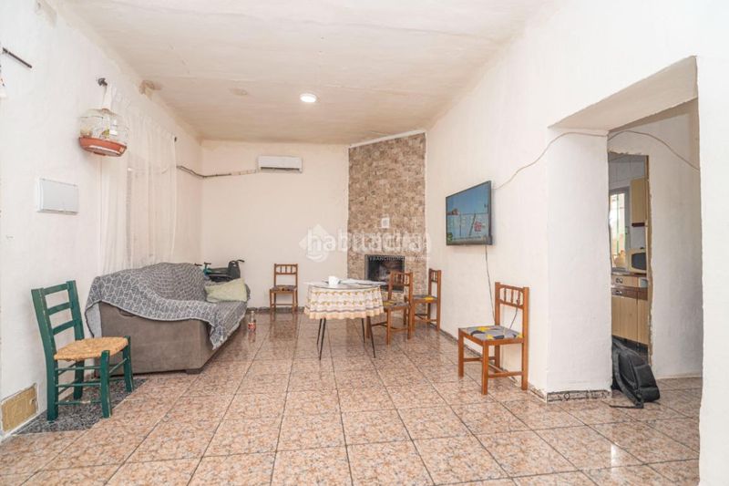 Foto ae946ed3-115e-4543-86ab-3957b2ea2101. Towny house with heating in La Zarzuela - San José - Belén Linares