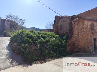 Terrain résidentiel à Calvario 367. Quiere construirse inmueble con derecho 27m2 patio