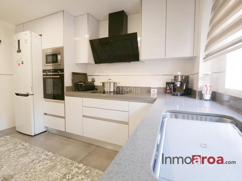 Foto 3b6721bb-d9b8-4d41-a368-61c207bb3347. Casa adossada amb calefacció aparcament a Centro Bétera