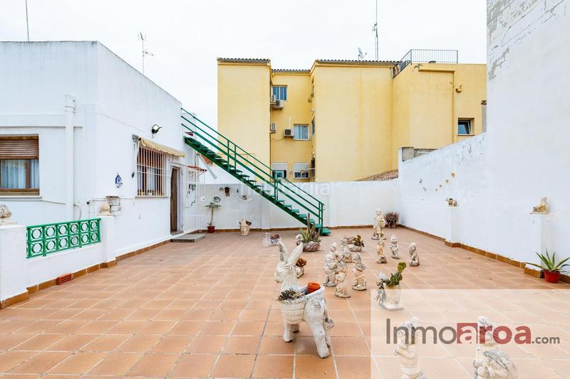 Foto e7ab1d26-0f8d-4221-9914-393703c59c43. Casa preciosa casa de pueblo en betera!! en Centro Bétera