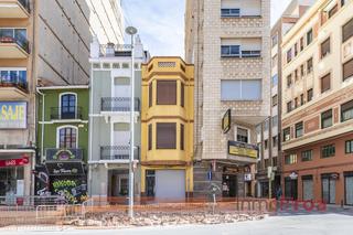 Casa  Carrer de navarra. Vivienda unifamiliar en centro