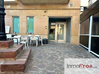 Lloguer Local Comercial  Plaça de la constitució. Local en alquiler en serra!!