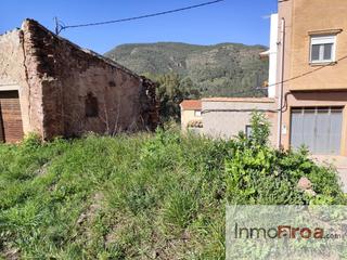 Terrain résidentiel à Calvario 369. Quiere construirse inmueble con derecho 30m2 patio