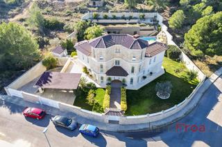 Haus in Pau Lled. Chalet en la coma