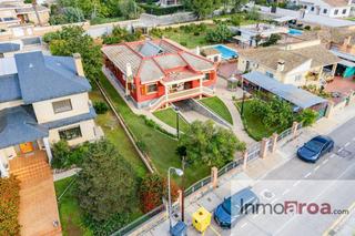 Casa en El Paraíso-Los Almendros. Chalet en la eliana