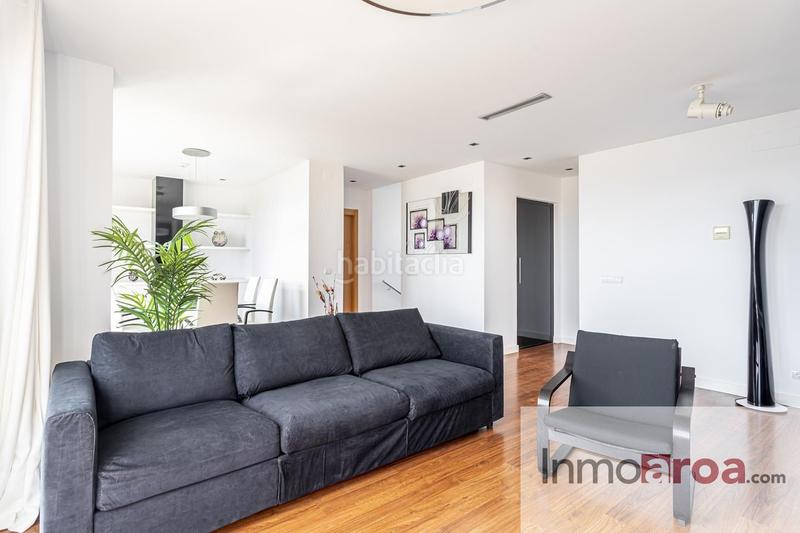 Foto 012e24b4-5bf3-46d3-bfa9-08a2d9825d9b. Alquiler dúplex piso en alquiler en calle menorca en Valencia