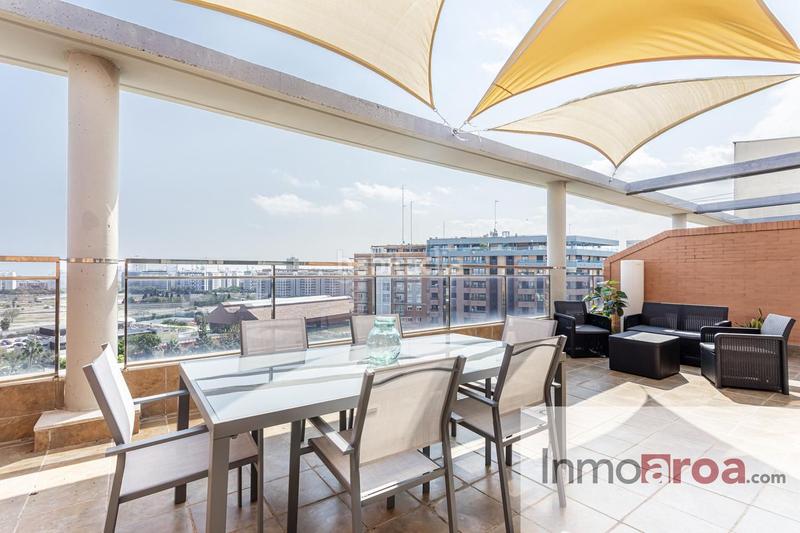 Foto 4bd8ee03-813a-4642-b961-58f7850aa1af. Alquiler dúplex piso en alquiler en calle menorca en Valencia