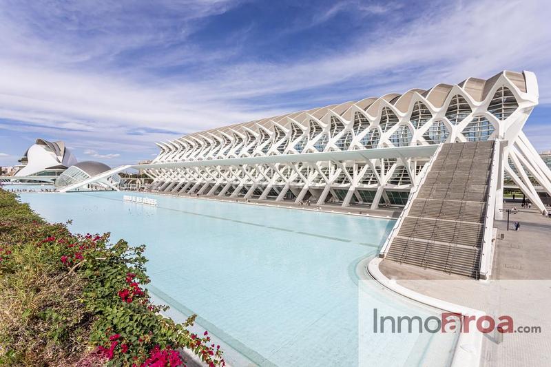 Foto 80322b10-fd9f-47ef-bff6-f3930204cfd0. Alquiler dúplex piso en alquiler en calle menorca en Valencia