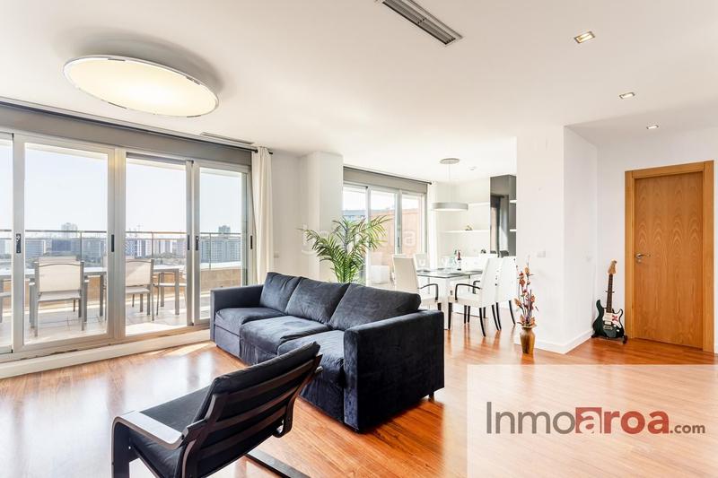 Foto fbff78d8-9cda-4714-85f6-75f232856e1a. Alquiler dúplex piso en alquiler en calle menorca en Valencia