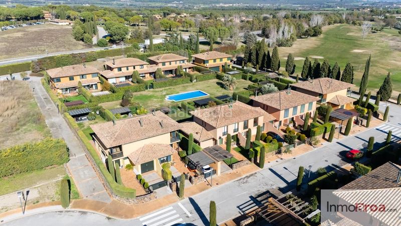 Foto 5c00bf15-f126-43bc-9308-72349ee3844d. Casa amb aparcament piscina a Navata