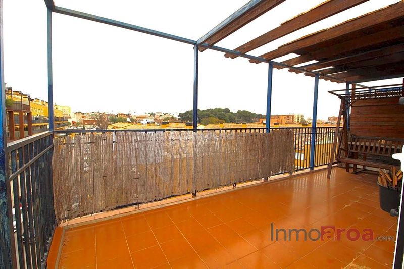 Foto 4a3be213-4fee-446f-9f6d-cd8905535fb0. Tríplex amb piscina a Centro Bétera