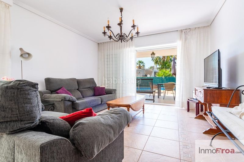 Foto fa3dc6ec-e366-4fa1-a40f-77e600995656. Casa amb piscina a Heliópolis Benicasim / Benicàssim